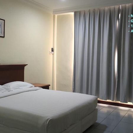 The Upper Deck Hotel Kudat Exterior photo