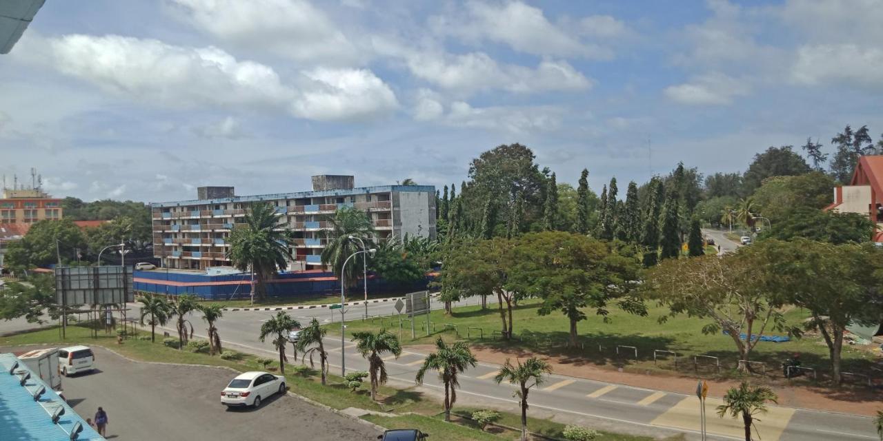 The Upper Deck Hotel Kudat Exterior photo