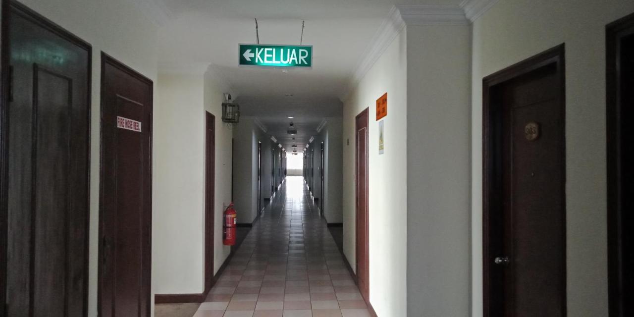 The Upper Deck Hotel Kudat Exterior photo