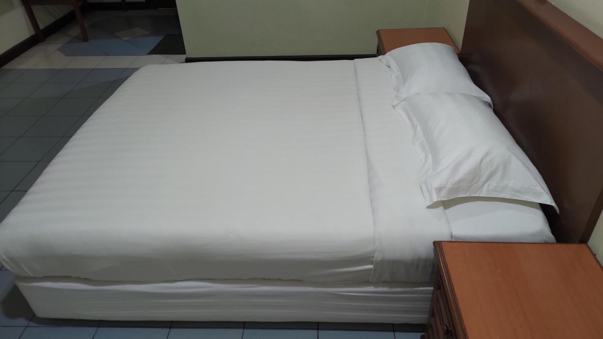 The Upper Deck Hotel Kudat Exterior photo