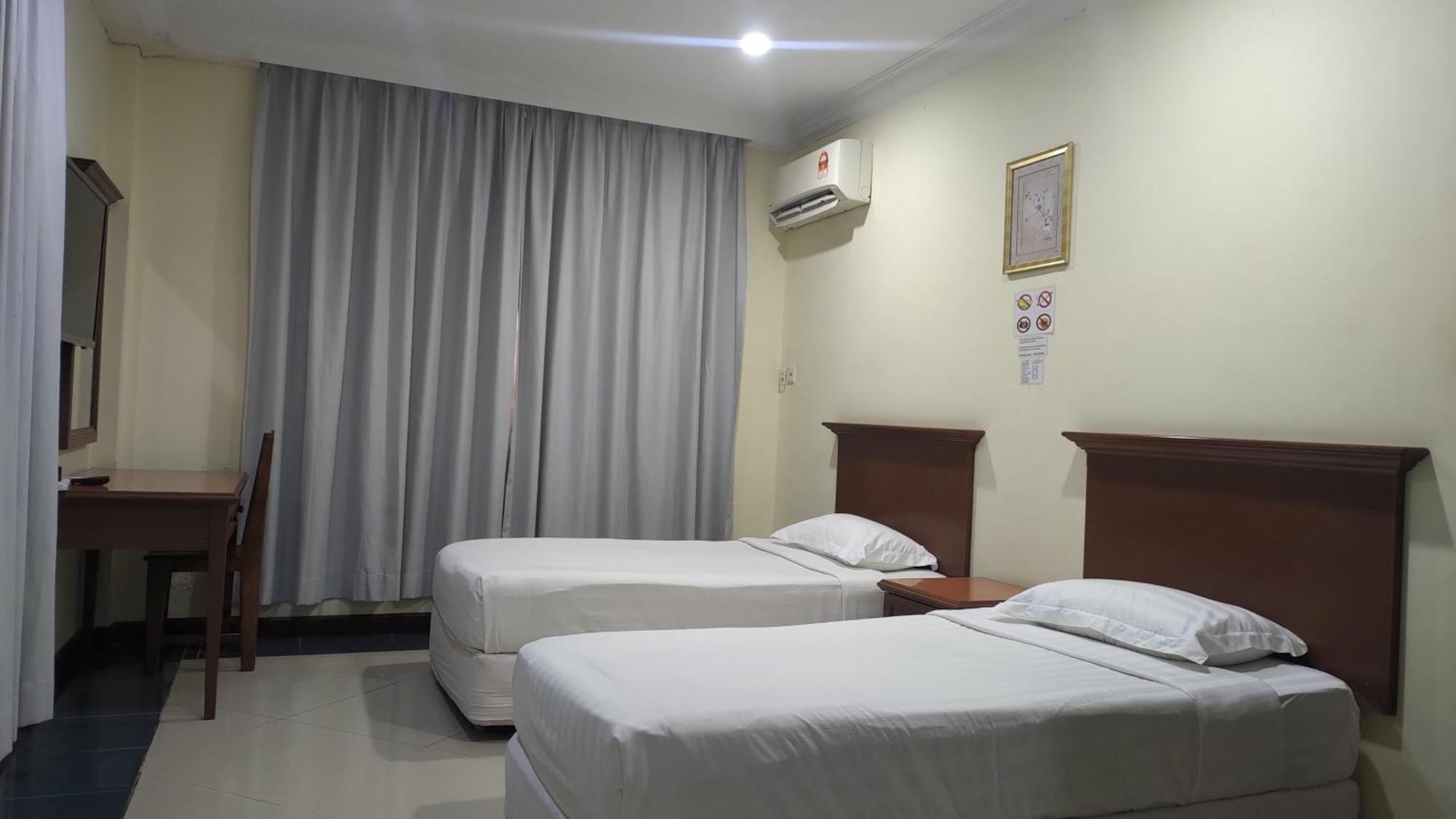 The Upper Deck Hotel Kudat Exterior photo