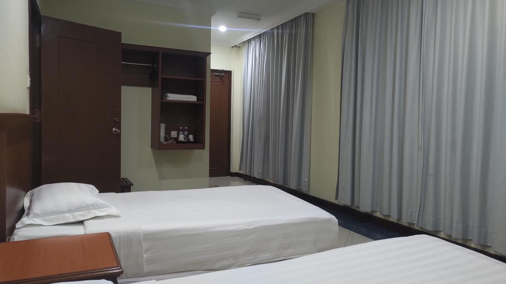 The Upper Deck Hotel Kudat Exterior photo